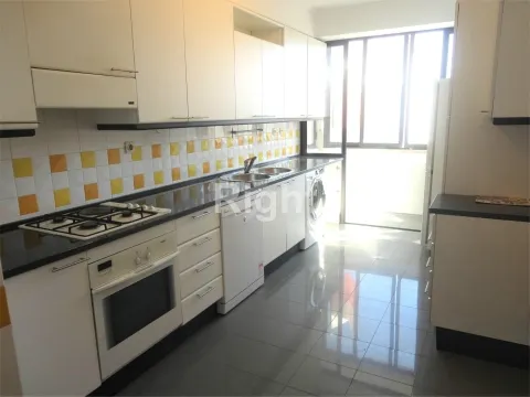 2-bedr. flat with car park and storage room in S.D.Benfica