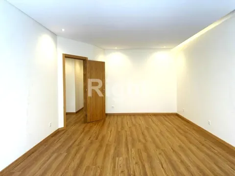 Apartamento T2 novo em Benfica