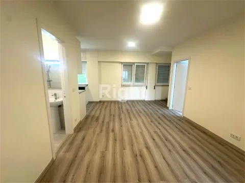 Apartamento T3 remodelado em Alvalade 