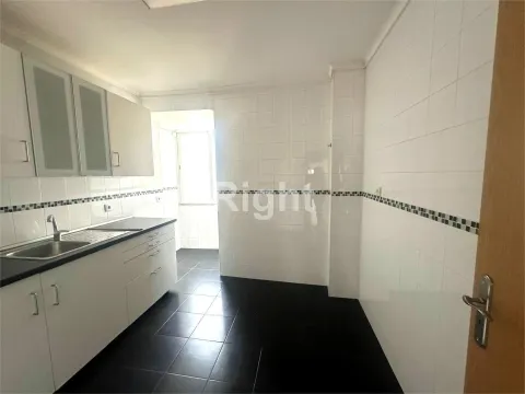 Apartamento T2 em Miraflores, Algés