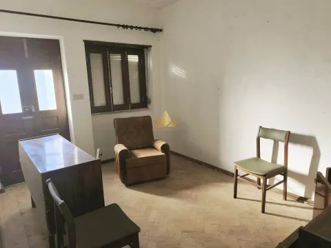 3-Schlafzimmer-Haus zum Renovieren zum Verkauf in Óbidos