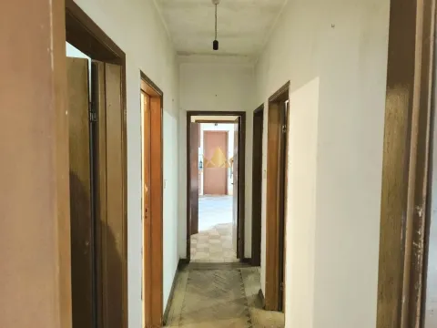 3-Schlafzimmer-Haus zum Renovieren zum Verkauf in Óbidos