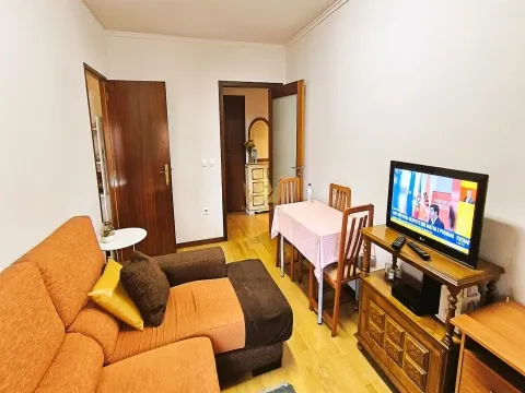 Apartamento T2 convertido em T3 (potencial T4) – R/ch em Paranhos, ideal para estudantes