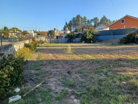 1.025 m² stedelijk terrein te koop in Casal Novo