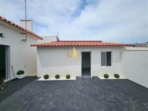 Moradia T3 Remodelada para Venda em Óbidos