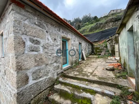 Moradia para Reabilitação com Terreno e Vista Panorâmica