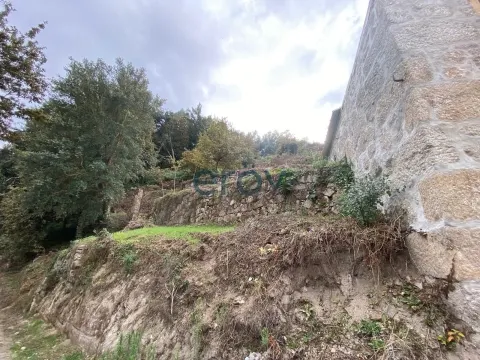 Moradia para Reabilitação com Terreno e Vista Panorâmica