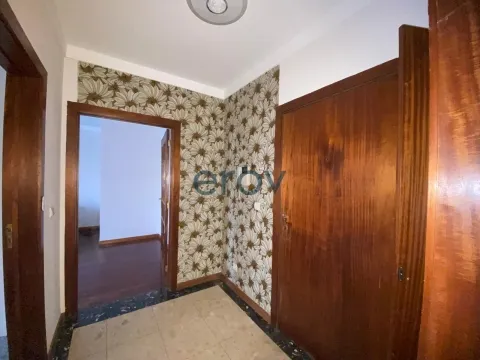 Apartamento T2 para arrendamento no Castêlo da Maia – Maia