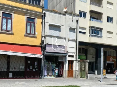 Prédio na Avenida da República