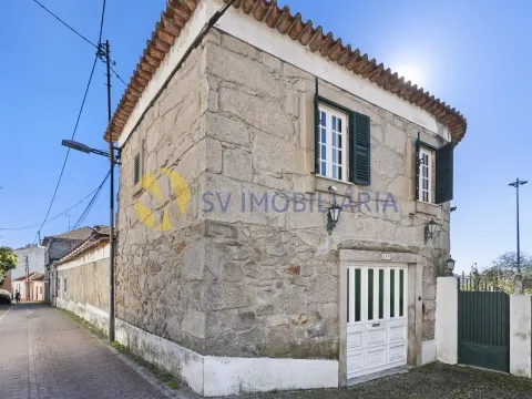Moradia T6 no centro de Ermesinde com anexo e pátio