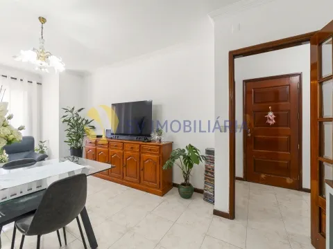 Apartamento T2 com garagem no Seixo – Fânzeres