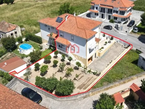 Moradia Geminada T4+1