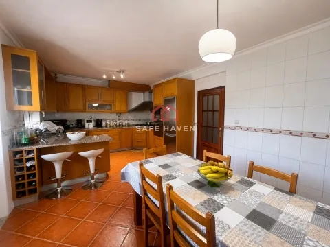 Moradia Geminada T4+1