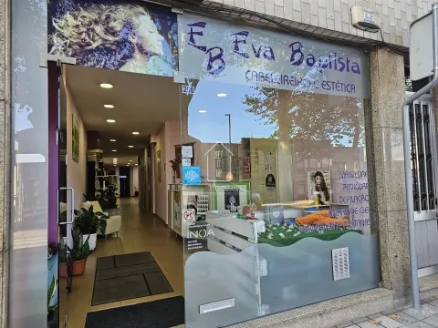 Loja Versátil - Terraço e Duas Frentes, Paranhos – Perfeita para Habitação, Investimento ou Negócio!