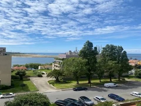 Apartamento T2+1 para arrendamento, totalmente remodelado, com móveis no último piso, na Quinta de M