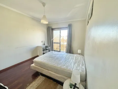 QUARTO INDIVIDUAL GRANDE COM VISTA CIDADE