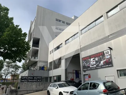 Warehouse for Sale in Ermesinde.