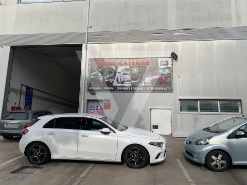 Warehouse for Sale in Ermesinde.