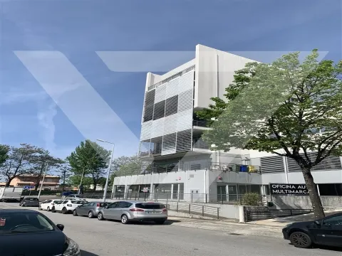 Warehouse for Sale in Ermesinde.