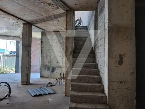 Loja à vendre à Gondomar.