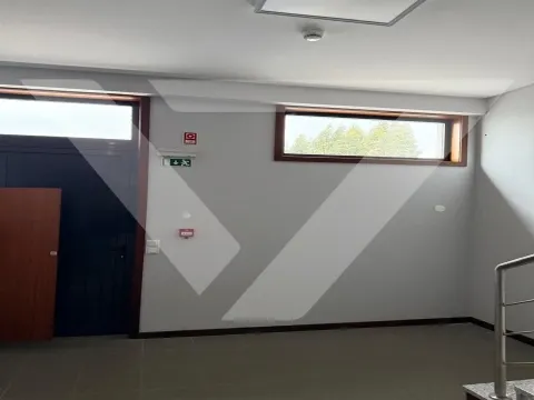 Warehouse for Lease in the Industrial Zone of Alfena - Porto