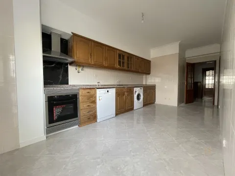 arrenda-t-3-cozinha-equipada-castelo-branco