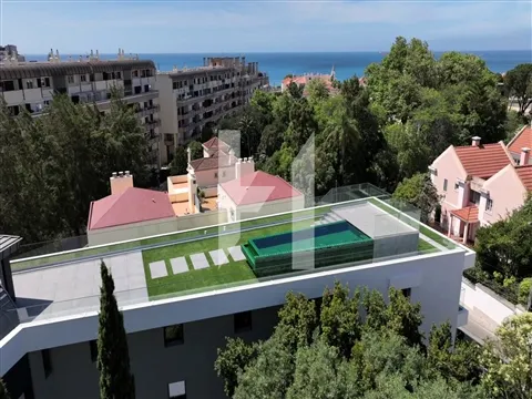 Penthouse T4 Duplex com Rooftop e Piscina Privada no Estoril