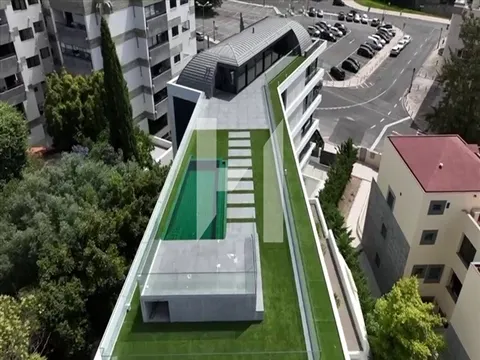 Penthouse T4 Duplex com Rooftop e Piscina Privada no Estoril