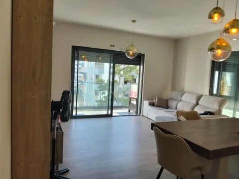 Apartamento T4 na Urbanização do Fojo -Portimão com apenas 2 anos de uso, 3WC, s/ garagem