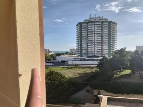 Arrendamento Apartamento T2 Mobilado, piscina,lugar de garagem, Clube Praia Mar.