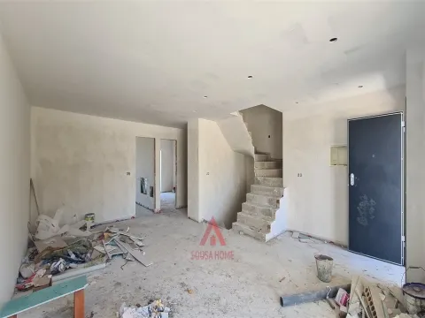 Moradia T4 + Águas Furtadas - Casal de Matos - Leiria