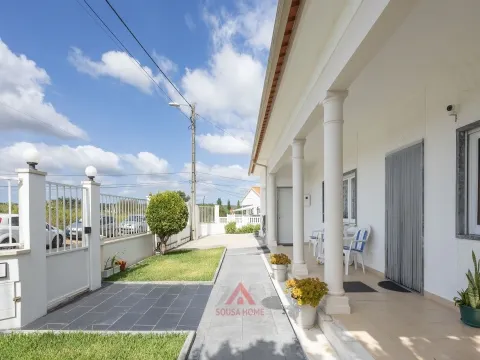 Moradia T3 + Águas Furtadas + Barracão + Terreno 1.370M2