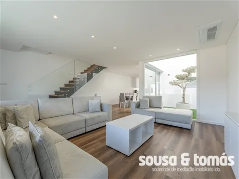 Moradia Geminada T3+1