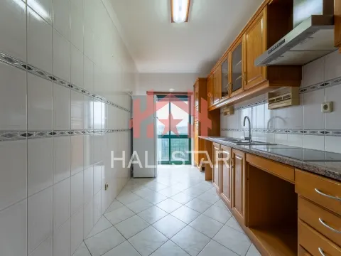 3-Bedroom Duplex Apartment / For Rent / Enclosed Garage / Azoia