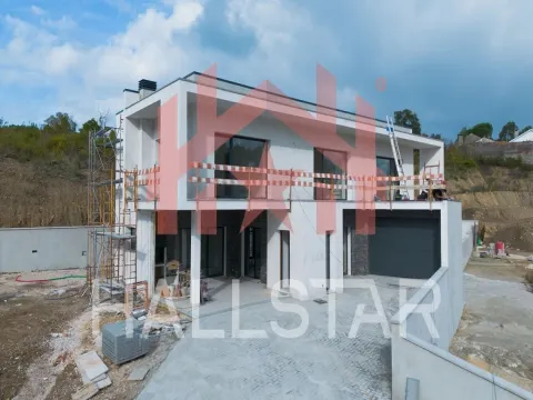 Moradia T4+1 / 2 Suites / Parceiros