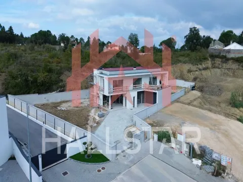 Moradia T4+1 / 2 Suites / Parceiros