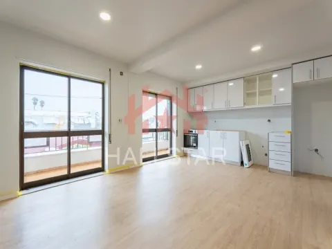 Apartamento T2 / Renovado / Marrazes