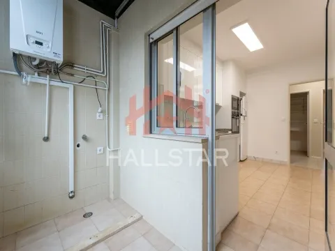 3-Bedroom Apartment for Rent / Equipped Kitchen / Rua Miguel Torga