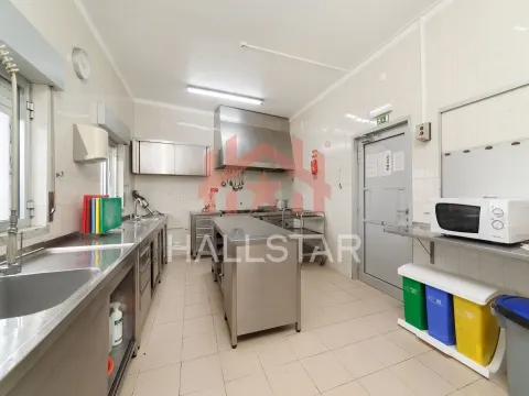 Lar / Totalmente Equipado e Mobilado / Elevador / Leiria