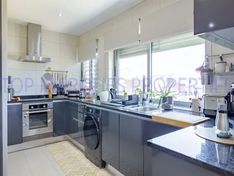 Apartment with Mountain and Sea Views