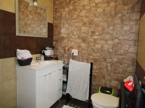 Moradia T2 Térrea com Logradouro + Ruína com 114m² e Terreno