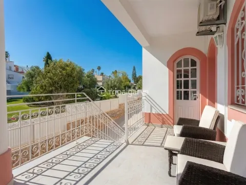 5 Bedroom Villa with Pool and Garage – Guia