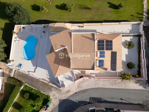 5 Bedroom Villa with Pool and Garage – Guia