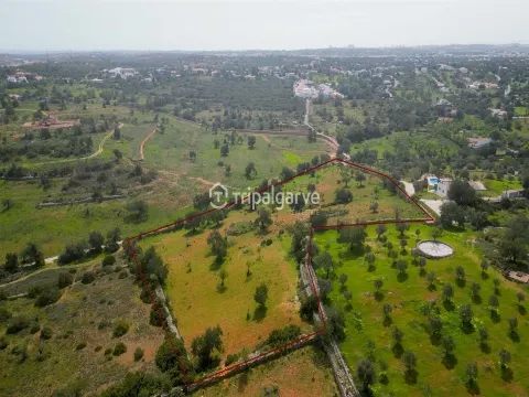 Mixed Land with Ruin in Canals – Albufeira: Unique Opportunity in the Heart of the Algarve