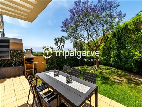 3 Bedroom Villa with Sea Views, Pool and Private Garden in Albufeira
