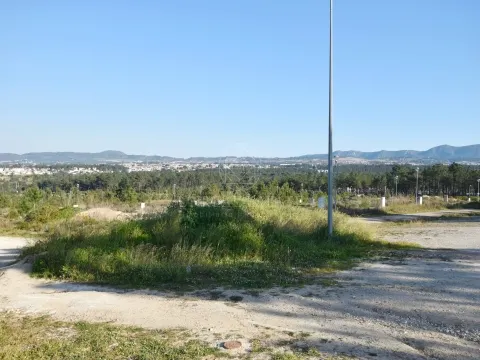 Lote de Terreno para construção de moradia em banda, localizado na Urb. da Ribeira do Marchante