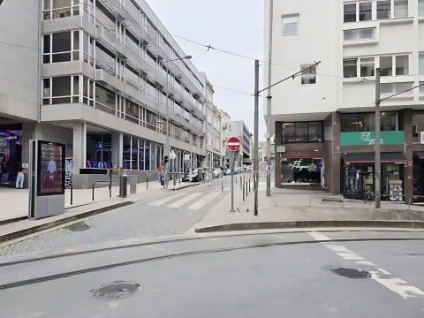 Apartamento T0 , novo, inserido em um edifício totalmente remodelado no Centro Histórico do Porto.