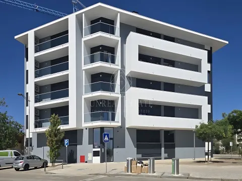 Apartamentos T2,T3, T3+1 (equivalente a T4) e T4, no Entroncamento com Acabamentos Premium