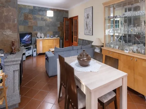 Moradia Isolada T3 com Jardim e Garagem - Campo