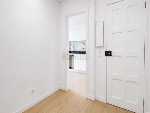 Apartamento T3 com Garagem, Totalmente Remodelado - Abraveses